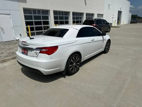 Used 2012 Chrysler 200 S FWD image 3
