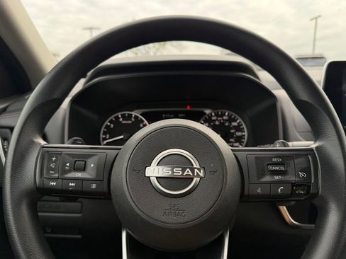Used 2024 Nissan Rogue S FWD image 15
