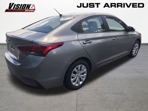 Used 2022 Hyundai Accent SE FWD image 5