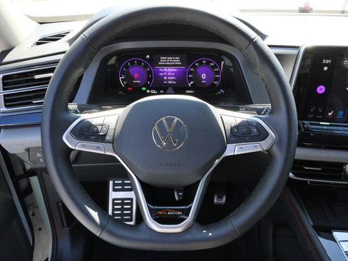 Certified 2025 Volkswagen Atlas Peak Edition SE AWD/4WD image 26