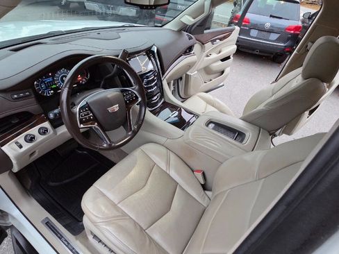 Used 2016 Cadillac Escalade ESV Premium image 25