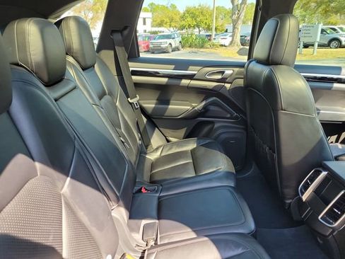 Used 2018 Porsche Cayenne S image 31