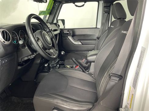 Used 2018 Jeep Wrangler Unlimited Rubicon w/ Connectivity Group image 2