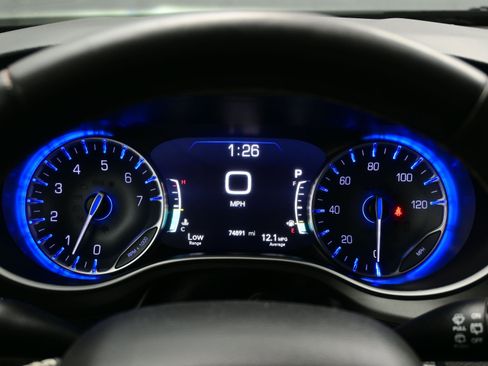 Used 2022 Chrysler Pacifica Touring-L FWD image 24