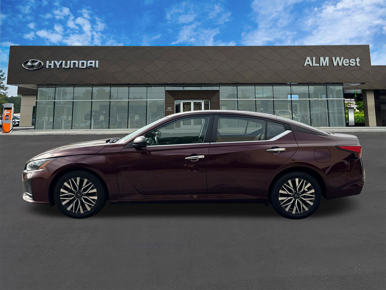 Used 2024 Nissan Altima 2.5 SV FWD image 8