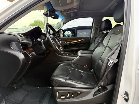 Used 2016 Cadillac Escalade Luxury RWD image 9