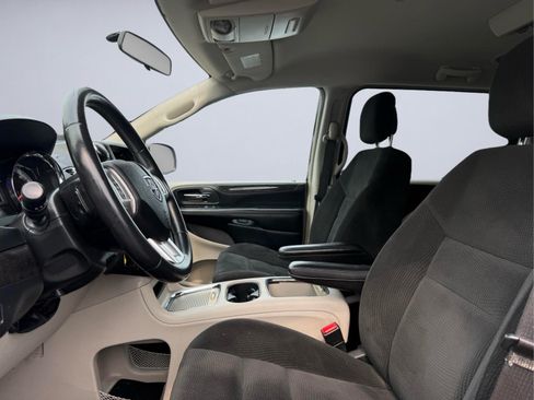 Used 2017 Dodge Grand Caravan Crew FWD image 16