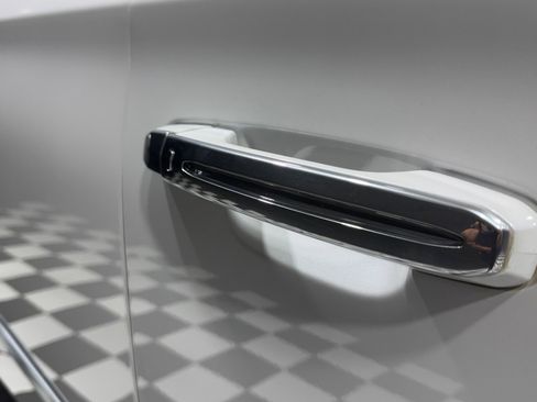 Used 2020 Cadillac Escalade ESV Premium Luxury image 39