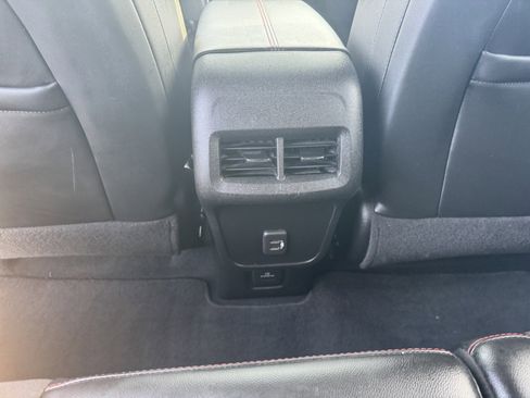 Used 2022 Chevrolet Equinox RS w/ Infotainment Package image 26