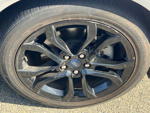 Used 2019 Ford Fusion SE w/ Equipment Group 151A FWD image 15
