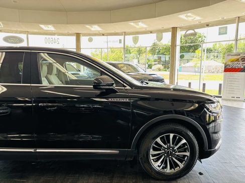 Used 2023 Lincoln Nautilus Reserve FWD image 4