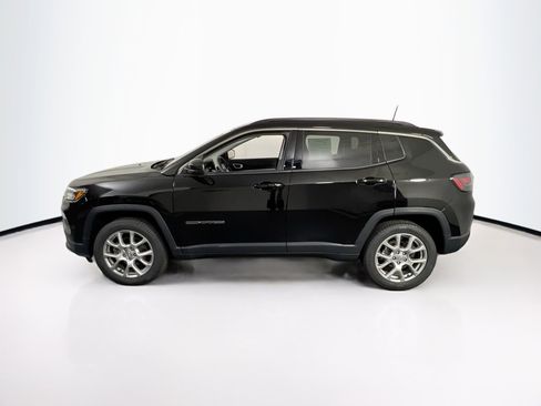 Used 2022 Jeep Compass Latitude w/ Sun and Sound Group image 8