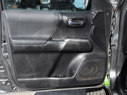Used 2020 Toyota Tacoma TRD Sport AWD/4WD image 16