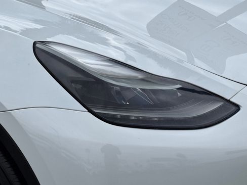 Used 2022 Tesla Model Y Performance AWD/4WD image 10