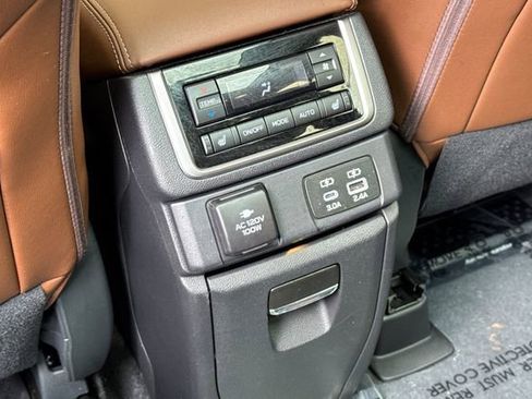 Used 2025 Subaru Ascent Touring AWD/4WD image 14