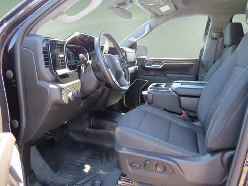 Certified 2022 Chevrolet Silverado 1500 LT AWD/4WD image 17
