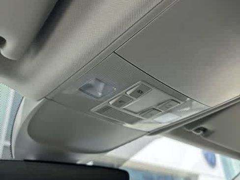 Certified 2024 Volkswagen Taos SE image 21