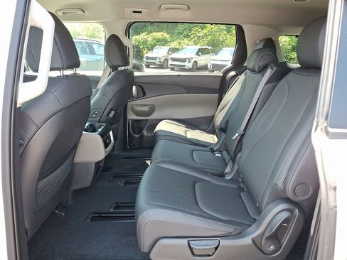 New 2026 Kia Carnival EX image 10