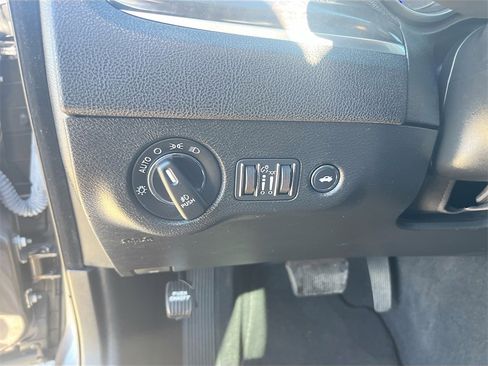 Used 2022 Chrysler 300 Touring L w/ Popular Equipment Group image 10