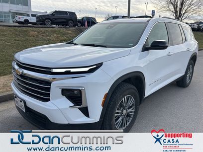 Used 2025 Chevrolet Traverse LT