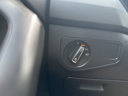 Used 2022 Volkswagen Tiguan SE image 34