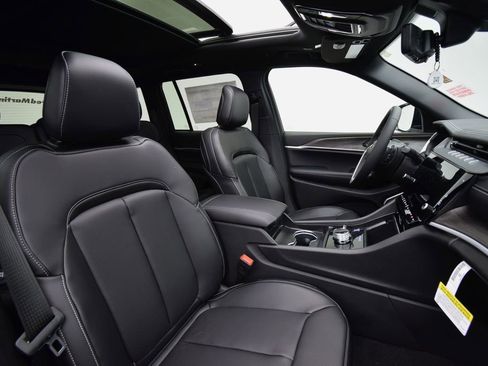 New 2026 Jeep Grand Cherokee Limited AWD/4WD image 18