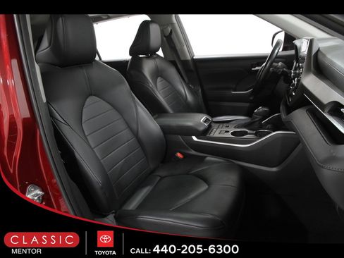 Used 2020 Toyota Highlander XLE image 16