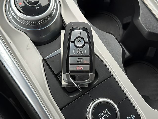 Used 2022 Ford Explorer XLT w/ Equipment Group 202A AWD/4WD image 18