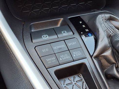 Used 2025 Toyota RAV4 LE image 9