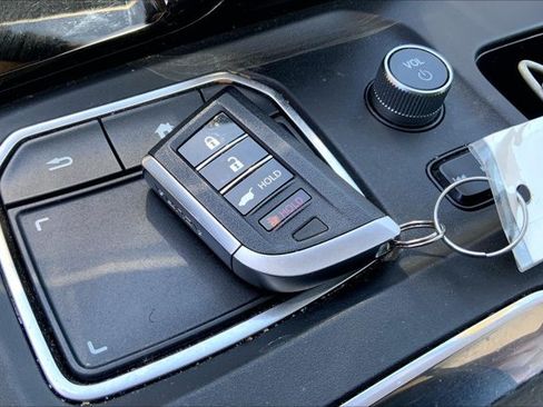 Used 2023 Acura MDX SH-AWD w/ Technology Package image 11