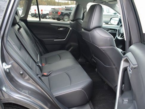 Used 2023 Toyota RAV4 XLE Premium image 23