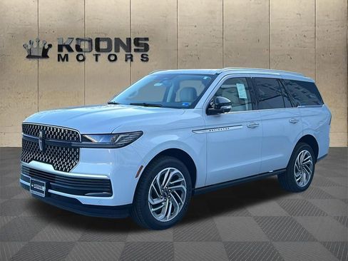 New 2026 Lincoln Navigator Reserve AWD/4WD image 2