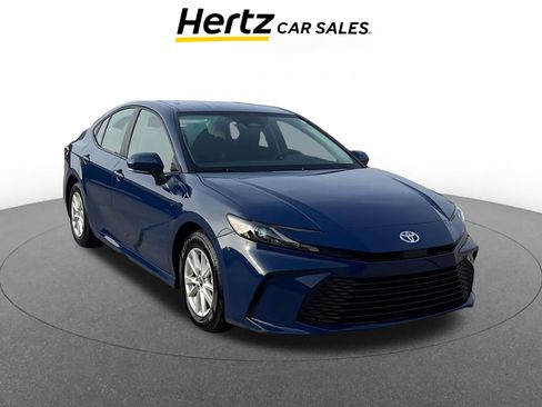 Used 2025 Toyota Camry LE image 1