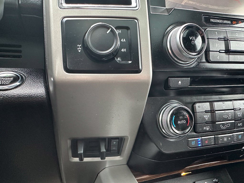 Used 2015 Ford F150 Lariat w/ Equipment Group 502A Luxury AWD/4WD image 16