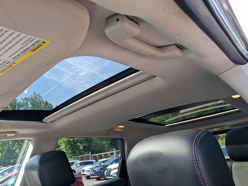 Used 2018 Nissan Pathfinder Platinum AWD/4WD image 17