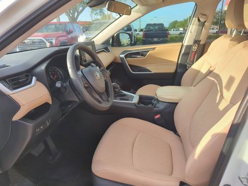 Used 2021 Toyota RAV4 XLE image 9