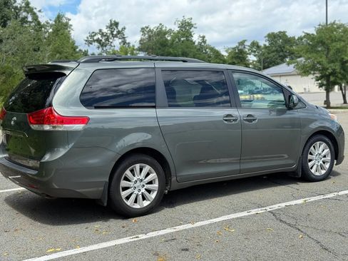 Used 2014 Toyota Sienna XLE AWD/4WD image 5