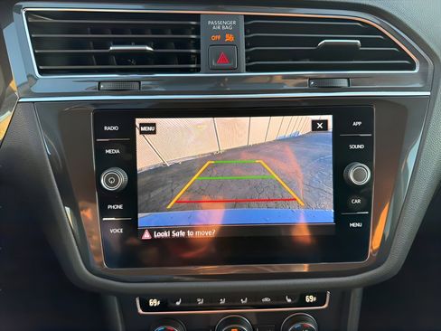 Used 2019 Volkswagen Tiguan SE image 18