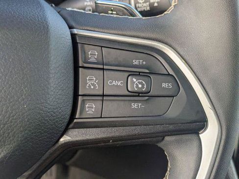 Certified 2023 Jeep Grand Cherokee Laredo AWD/4WD image 19