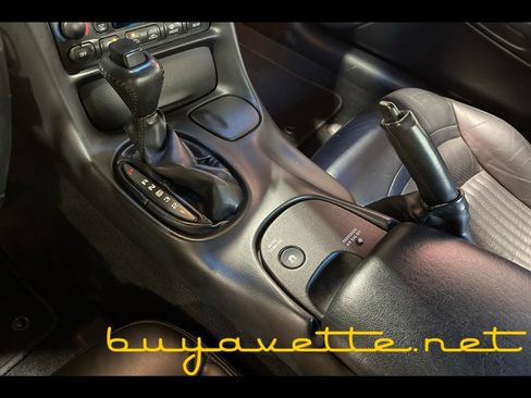 Used 2004 Chevrolet Corvette Coupe w/ Roof Package image 16