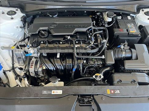 Used 2025 Hyundai Elantra SEL FWD image 23