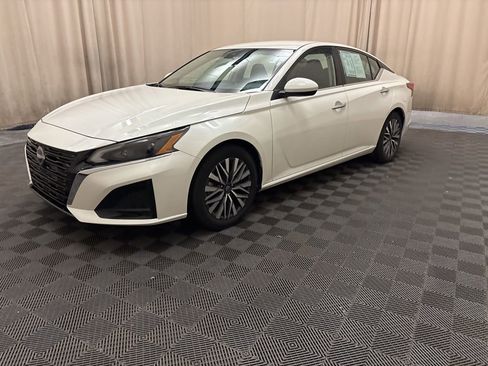 Used 2023 Nissan Altima 2.5 SV image 1