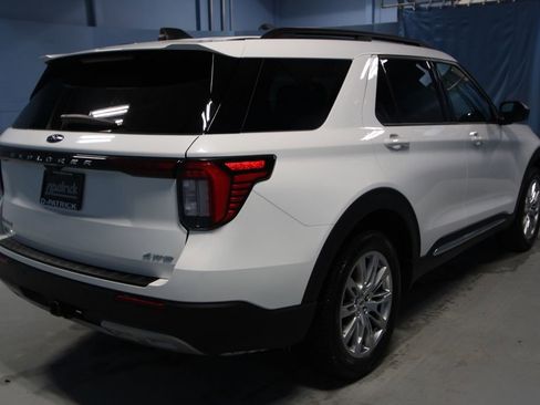 Used 2025 Ford Explorer Active w/ Active Comfort Package image 32