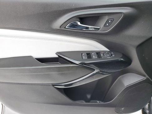 Used 2025 Chevrolet Trax LT w/ LT Convenience Package image 25