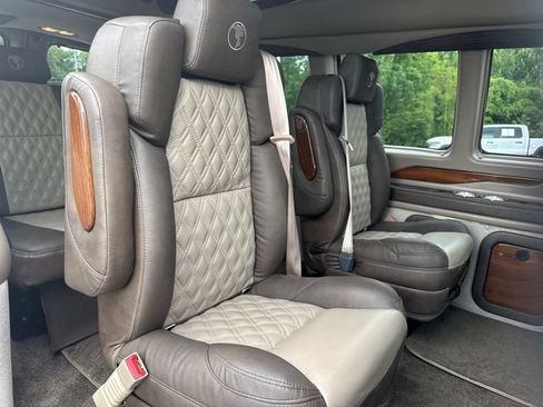 Used 2023 Chevrolet Express 2500 RWD image 17