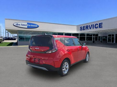 Used 2023 Kia Soul S FWD image 8