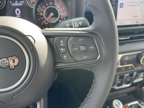 New 2025 Jeep Gladiator Sport AWD/4WD image 16