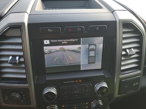 Used 2018 Ford F150 Platinum w/ Equipment Group 701A Luxury image 25