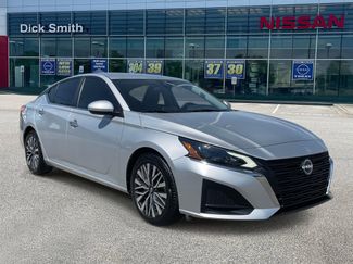 Used 2023 Nissan Altima 2.5 SV video 1