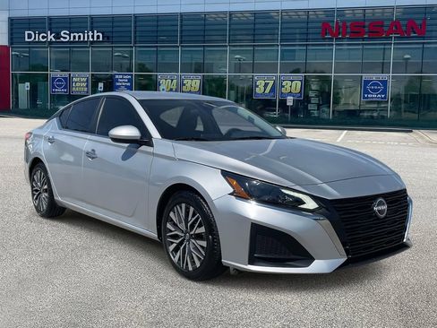 Used 2023 Nissan Altima 2.5 SV image 1